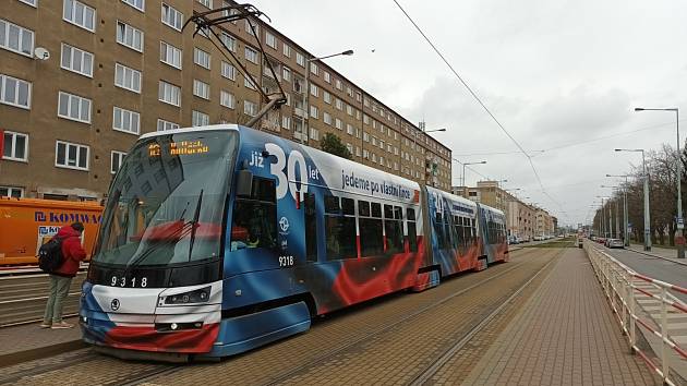 Dopravní podnik hlavního města Prahy vypravil na koleje speciální tramvaj.