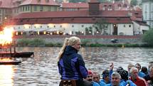 Svatojánské Navalis 2012 se konalo v úterý 15. května v okolí Karlova mostu. Regata historických a dračích lodí. 