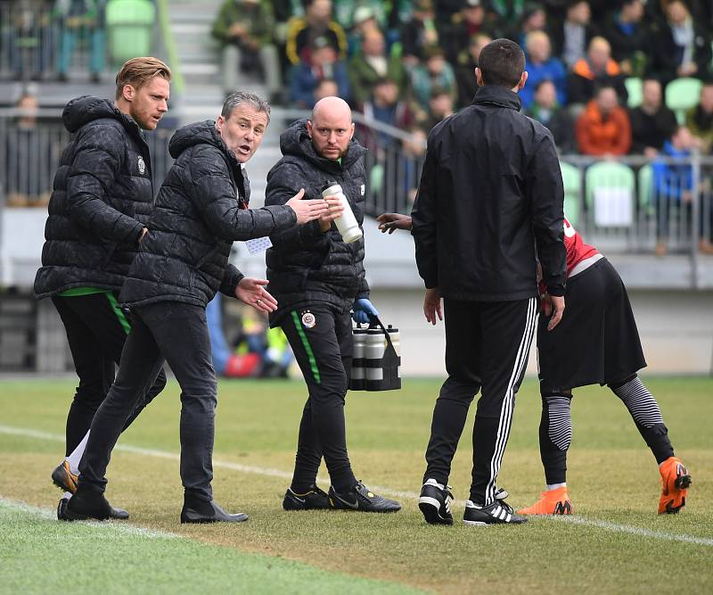 Premiéra Pavla Hapala na sparťanské lavičce. Jeho tým remizoval v Karviné 1:1. - foto: Aleš Krecl