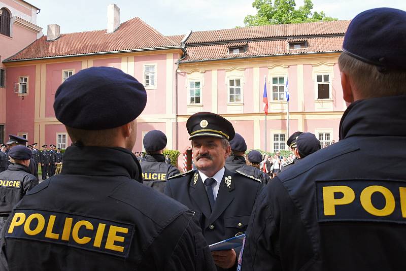 Ze slavnostního slibu nových příslušníků středočeské policie na nádvoří Muzea Policie ČR v Praze.