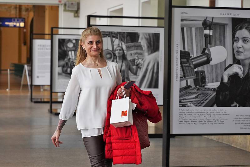 Tisková konference hlavního města k poděkování za pomoc při ukrajinské uprchlické krizi a k představení panelové výstavy Příběhy vděčnosti na Hlavním nádraží v Praze.