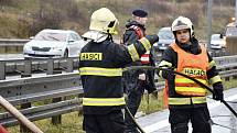 Smrtelná nehoda nákladních aut u Jesenice uzavřela Pražský okruh.