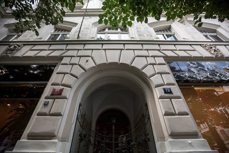 Byt o rozloze 108 m2 v Pařížské ulici č. 66 se prodal za 37 780 000,- Kč.