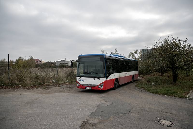 Prostranství na pražské Libuši, kde by podle územního rozhodnutí měla vyrůst stanice metra na lince D.