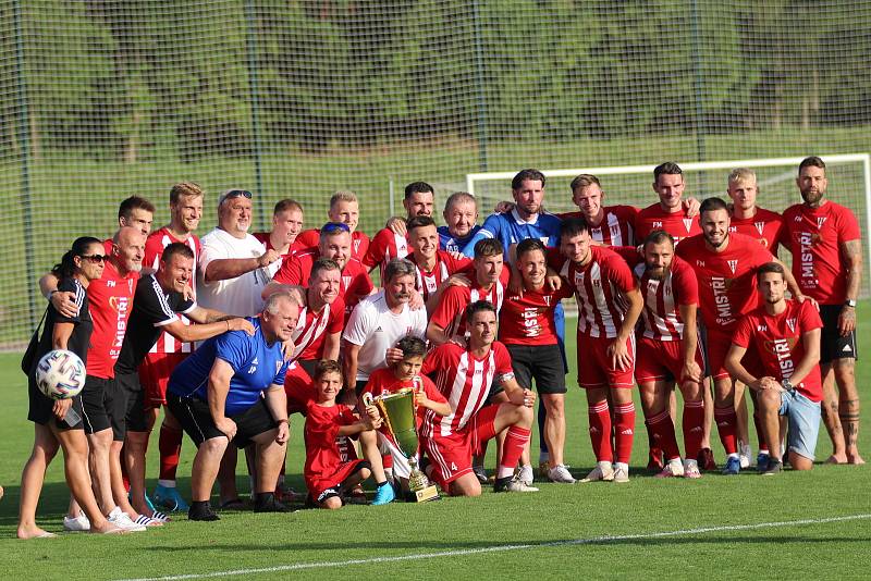 Fotbalisté Slavie Praha B (v tmavém) vyhráli nad Zápy i druhý barážový duel o postup do FNL, tentokrát 3:2.