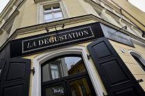 Pražské restaurace La Degustation Boheme Bourgeoise (na snímku z 27. března 2018) a Field i v roce 2020 obhájily michelinskou hvězdu. V prestižním průvodci po evropských restauračních zařízeních zůstávají ale jedinými českými zástupci s hvězdičkami.