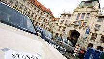 Páteční stávka taxikářů před budovou magistrátu na Mariánském náměstí.