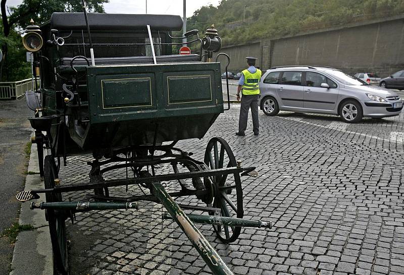 Záchrana splašeného koně na nábřeží kapitána Jaroše.