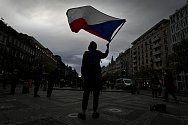 Spolek Milion chvilek pro demokracii uspořádal 29. dubna 2021 na Václavském náměstí v Praze demonstraci nazvanou Hrad za hranou, republika v ohrožení.