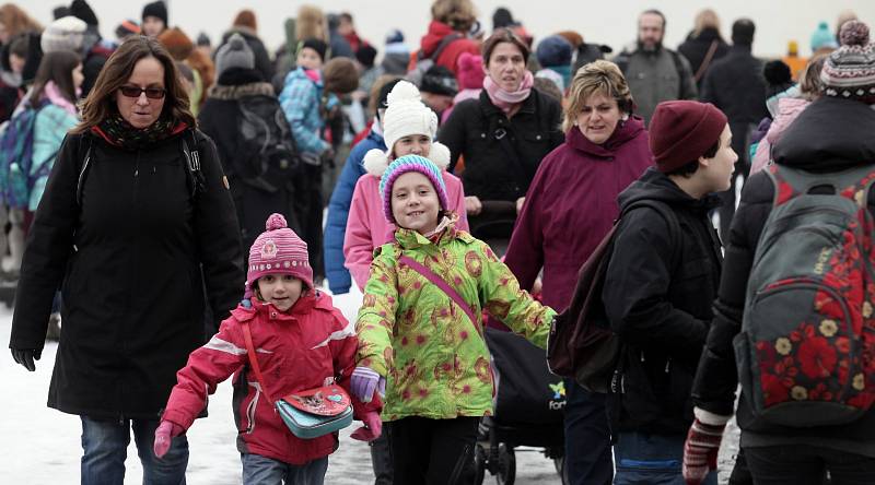 O víkendu skauti pozvali milovníky šifer a rébusů na dobrodružný závod Prahou plnou strašidel. 32.ročník tohoto netypického orientačního závodu pořádají skauti pro širokou veřejnost v ulicích pražského Starého Města a Malé Strany.