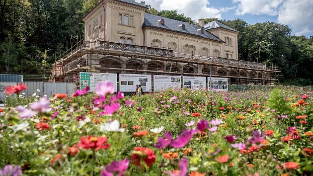 Novináři si mohli 13. srpna 2019 prohlédnout práce na rekonstrukci Šlechtovy restaurace v parku Stromovka v Praze.