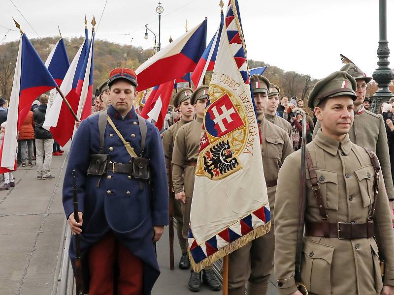 Sokolský Pochod pro republiku ke stému výročí založení Československa vyrazil z pražské Kampy na Václavské náměstí.