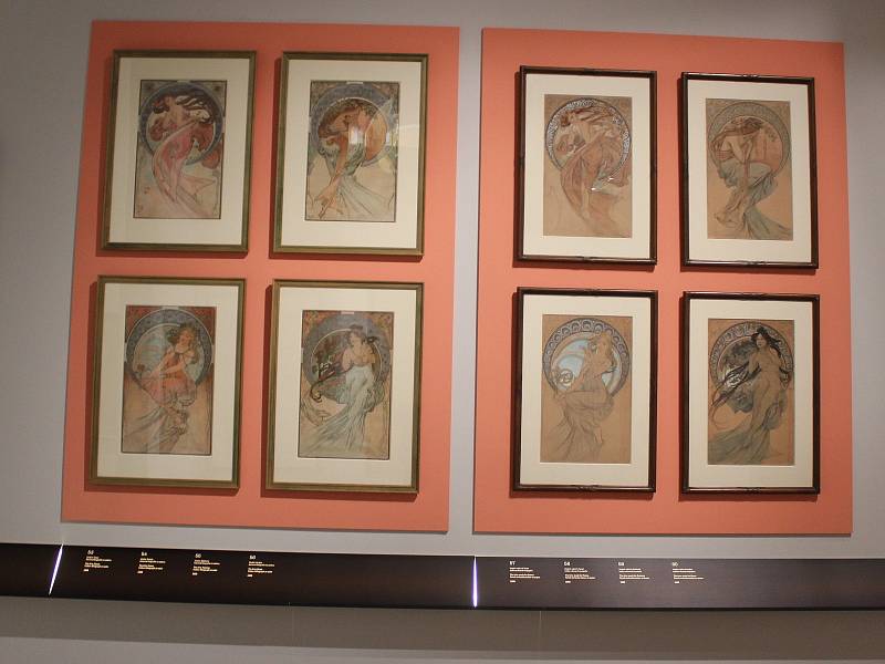 Ze zahájení výstavy děl světového umělce Alfonse Muchy ze sbírky malířovy rodiny ve Valdštejnské jízdárně v Praze.