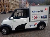 Praha 1 bojuje proti sprejerům, představila antigraffiti vůz.