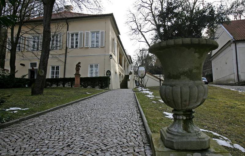 OSMNÁCT LET SPORŮ. Muzeum W. A. Mozarta na pražské Bertramce. 