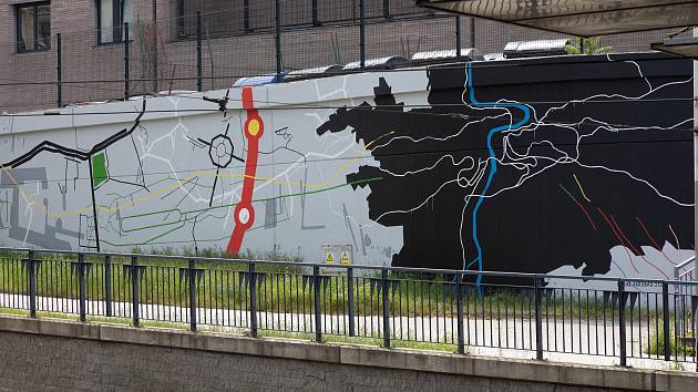 Mural Seifertova, motiv Železniční sítě a Praha.
