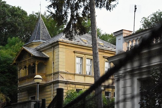 Areál bývalého sanatoria doktora Šimsy v Krči, kde dnes převážně působí Dětské centrum Fakultní Thomayerovy nemocnice. Na snímku jedna z vedlejších budov.