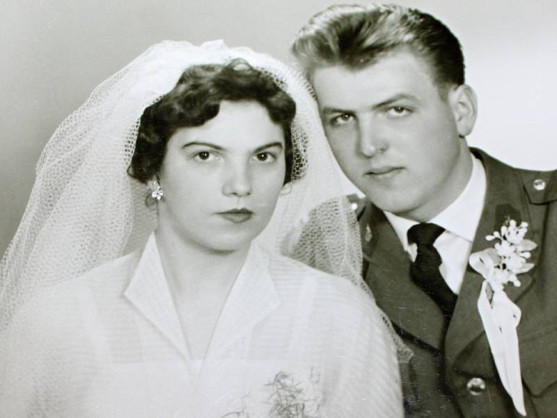 Svou milou Ludmilu potkal František v Bruntále. Ona pracovala jako zdravotní sestřička, on byl ve vojenském učilišti. Svatbu měli v roce 1962 v Zábřehu.