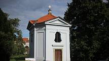 Bosé karmelitky, kterým byla zahrada předána v polovině 17. století, v zahradě vybudovaly například kapli sv. Terezie.