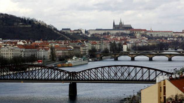 NEJISTÁ BUDOUCNOST. Magistrát tu rád viděl most pro auta, radnice druhé městské části je proti.