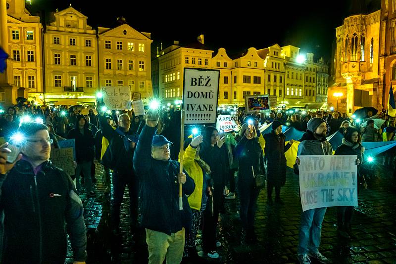 Z demonstrace Křídla pro Ukrajinu #WingsForUkraine, kterou uspořádala platforma Stojíme za Ukrajinou na Staroměstském náměstí v Praze 15. března 2022.