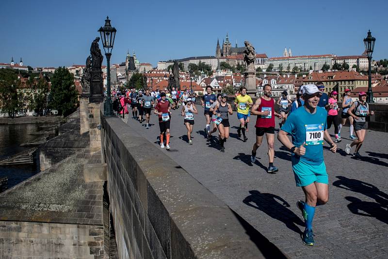 Američan Galen Rupp vyhrál Pražský maraton. V roce 2018 se konal 24. ročník populárního závodu.