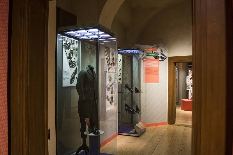 Na zámku Ctěnice připravilo Muzeum města Prahy výstavu mapující podnikání firmy Baťa.