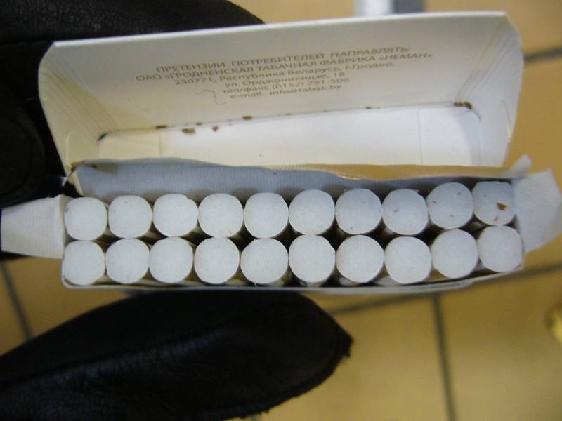 Pražští celníci odhalili nekolkované cigarety v osobním automobilu. 