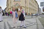 Prvňáci ze ZŠ Strossmayerovo náměstí v Praze 7 se 1. 9. 2020 sešli u kostela sv. Antonína Paduánského.