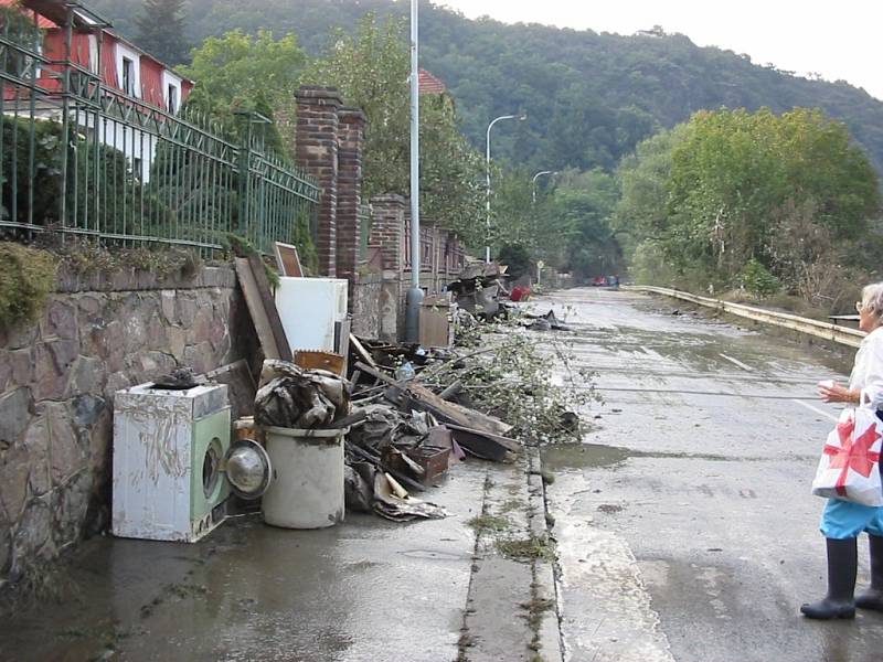 Povodně v metropoli z roku 2002. Na snímcích je městská část Praha-Sedlec.