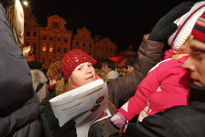 Česko zpívá koledy na Staroměstském náměstí