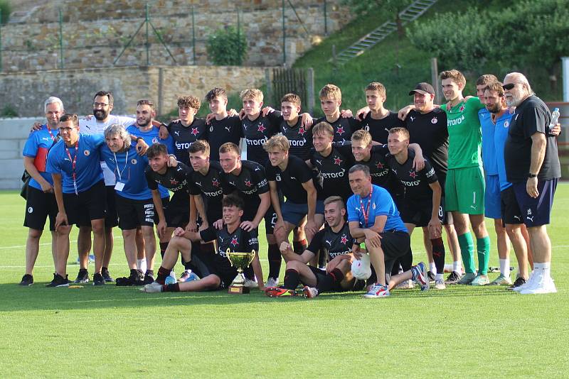 Fotbalisté Slavie Praha B (v tmavém) vyhráli nad Zápy i druhý barážový duel o postup do FNL, tentokrát 3:2.