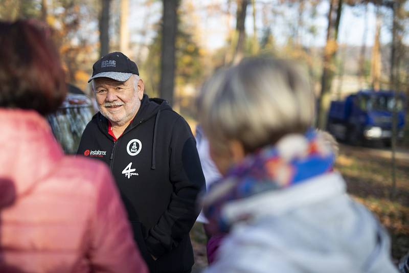 Karel Loprais vysadil svůj strom v pražské botanické zahradě.