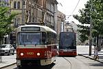 Autobusy a tramvaje v Praze.