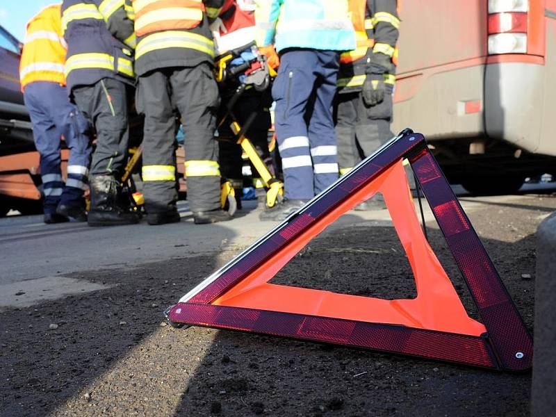 V Kunraticích došlo k dopravní nehodě autobusu MHD a nákladního auta