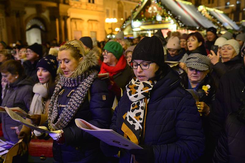 Česko zpívá koledy 2019 na Staroměstském náměstí v Praze.