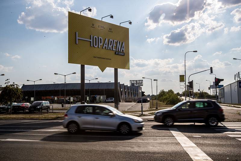 Hop Arena, největší trampolínová aréna v České republice se spoustou originálních pohybových atrakcí v pražských Čestlicích.