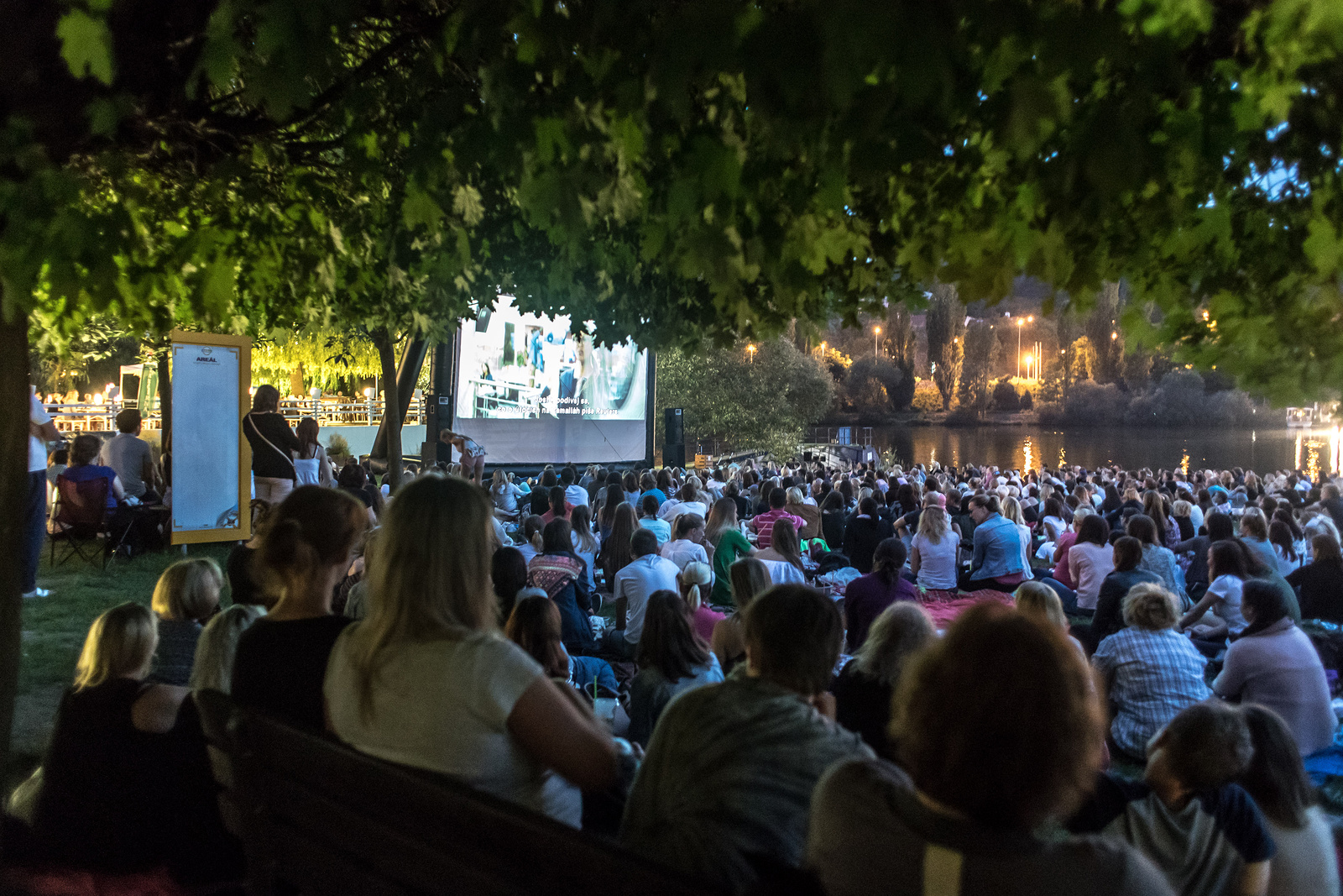 Letní kina v Praze promítají celé prázdniny, některá i v září - Pražský  deník
