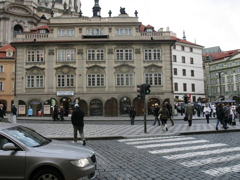 Malostranské náměstí v Praze.