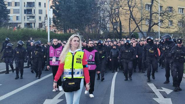 AC Milan contre Slavia Prague à Eden : les supporters ont traversé Prague, surveillés par la police