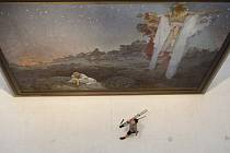 Z výstavy Slovanské epopeje malíře Alfonse Muchy ve Veletržním paláci v Praze.