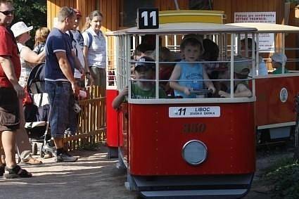 Oblíbená tramvajka v pražské zoo.