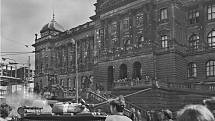 Střelbou poškozené Národní muzeum, 21. srpen 1968.