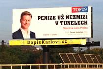 Pozastavení platnosti Pražských stavebních předpisů (PSP) podle mnohých jejich zastánců nahrává billboardové lobby. Za zavedení PSP si exprimátor Tomáš Hudeček vloni na podzim vysloužil ostrou antikampaň od provozovatelů reklamních ploch.