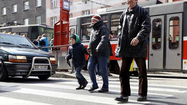 Pražský přechod na ulici Jana Želivského mezi ulicemi Jeseniova a Biskupcova má smutné prvenství. Za rok 2013 tam došlo k šesti nehodám. Druhý nejrizikovější přechod leží jen o kus dál - mezi ulicemi Jeseniova a Malešická, kde došlo k pěti nehodám.