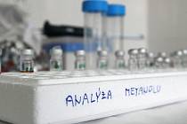 Analýza metanolu. Ilustrační foto. 
