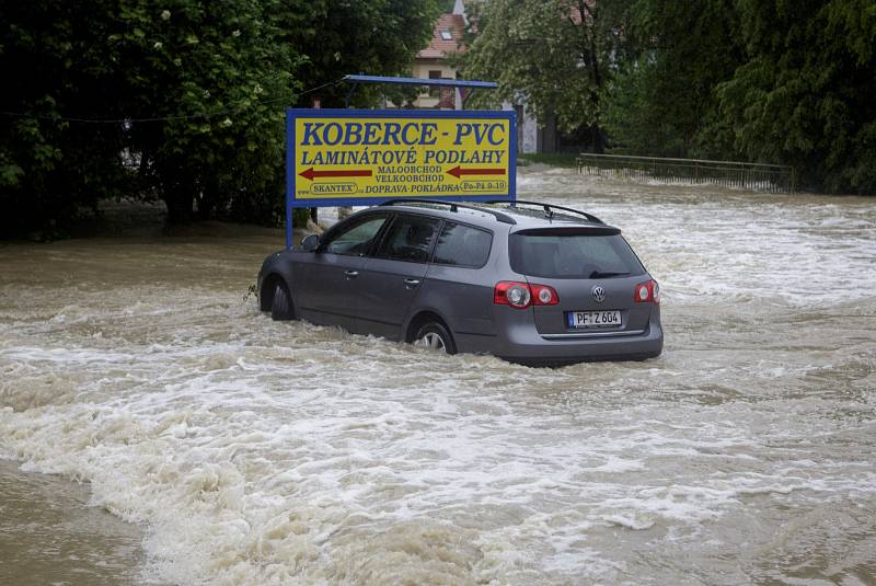 Rozvodněný potok Botič