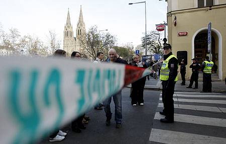 NÁLEZ PROTITANKOVÉ MINY. Policie uzavřela Belgickou ulici.