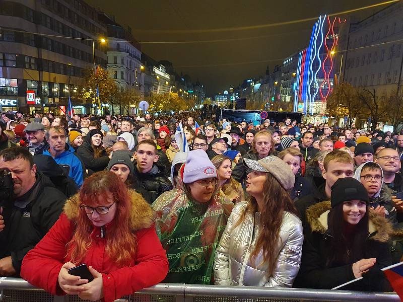 Koncert pro budoucnost na Václavském náměstí 17. listopadu 2022.