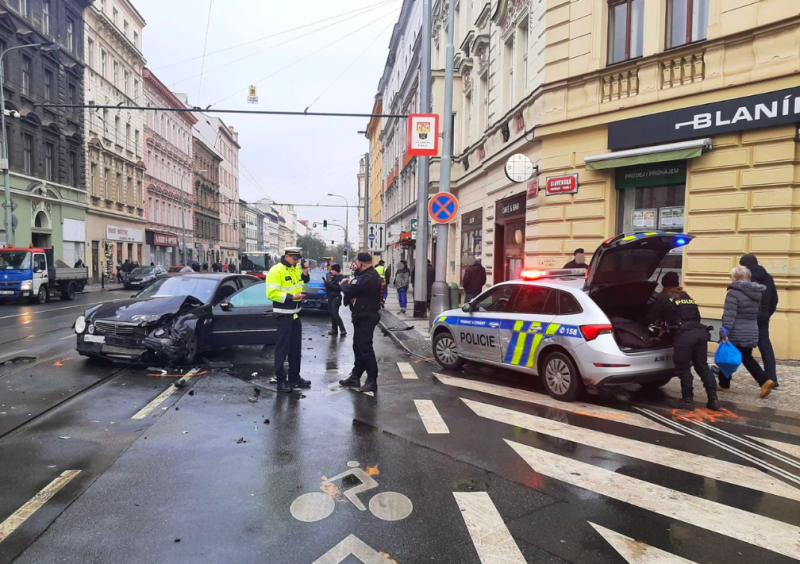 Nehoda ve Francouzské ulici 29. listopadu 2022